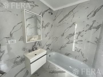 Venta departamento monoambiente con balcón en Wilde