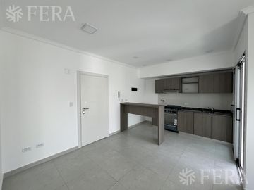 Venta departamento monoambiente con balcón en Wilde