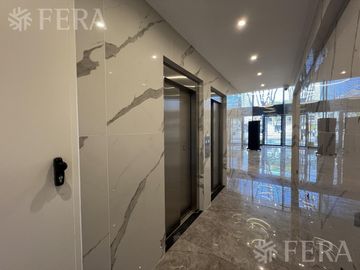 Venta departamento monoambiente con balcón en Wilde