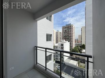Venta departamento monoambiente con balcón en Wilde