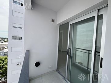 Venta departamento monoambiente con balcón en Wilde