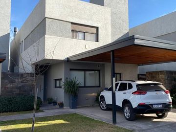 Casa en  Housing Pueblo Alto-3 dormitorios-Villa Belgrano