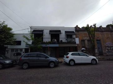 Casa en venta - 3 dormitorios 4 baños - 120 mts2 - La Plata
