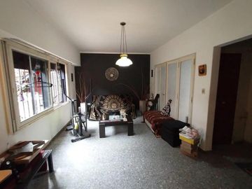 Casa en venta - 3 dormitorios 4 baños - 120 mts2 - La Plata