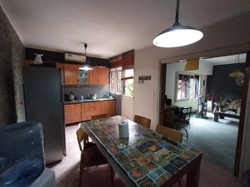Casa en venta - 3 dormitorios 4 baños - 120 mts2 - La Plata