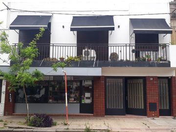 Casa en venta - 3 dormitorios 4 baños - 120 mts2 - La Plata