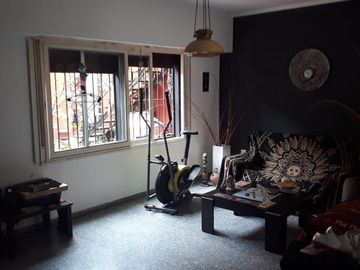 Casa en venta - 3 dormitorios 4 baños - 120 mts2 - La Plata