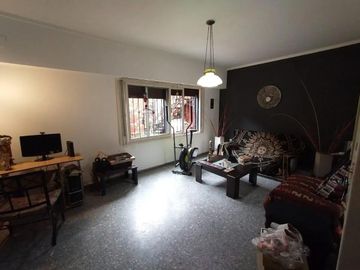 Casa en venta - 3 dormitorios 4 baños - 120 mts2 - La Plata