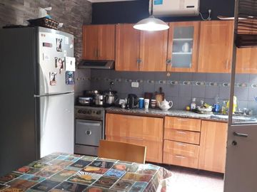 Casa en venta - 3 dormitorios 4 baños - 120 mts2 - La Plata