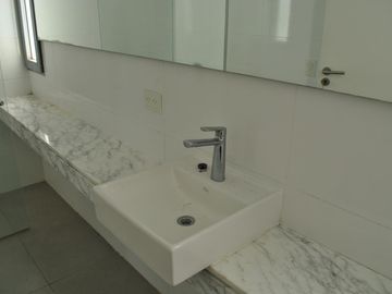NEV. Hermosa casa interna con excelente orientacion en El Canton - Norte