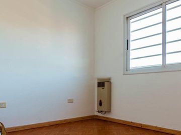 Dúplex en venta - 2 dormitorios 2 baños - cochera - 103mts2 - Los Hornos, La Plata