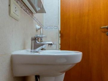 Dúplex en venta - 2 dormitorios 2 baños - cochera - 103mts2 - Los Hornos, La Plata