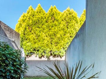 Dúplex en venta - 2 dormitorios 2 baños - cochera - 103mts2 - Los Hornos, La Plata