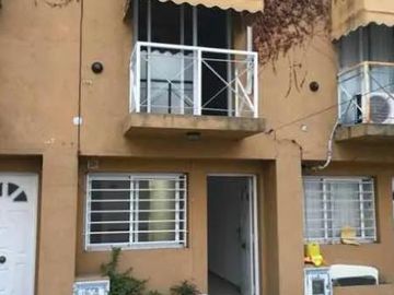 Dúplex en venta - 2 dormitorios 2 baños - cochera - 103mts2 - Los Hornos, La Plata
