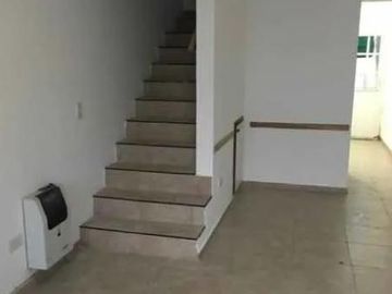 Dúplex en venta - 2 dormitorios 2 baños - cochera - 103mts2 - Los Hornos, La Plata