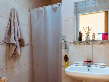 Dúplex en venta - 2 dormitorios 2 baños - cochera - 103mts2 - Los Hornos, La Plata