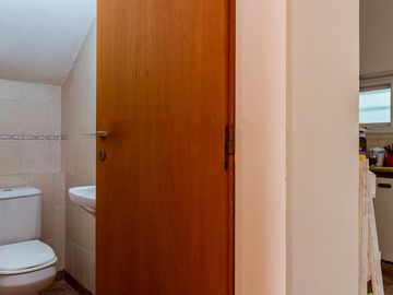 Dúplex en venta - 2 dormitorios 2 baños - cochera - 103mts2 - Los Hornos, La Plata