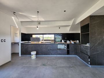 VENTA - CASA A ESTRENAR - 4 AMBIENTES - PILAR DEL ESTE