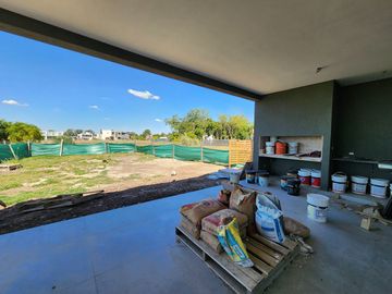 VENTA - CASA A ESTRENAR - 4 AMBIENTES - PILAR DEL ESTE