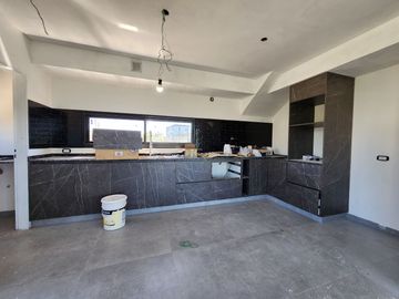 VENTA - CASA A ESTRENAR - 4 AMBIENTES - PILAR DEL ESTE