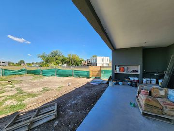 VENTA - CASA A ESTRENAR - 4 AMBIENTES - PILAR DEL ESTE