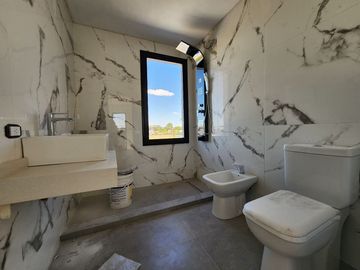 VENTA - CASA A ESTRENAR - 4 AMBIENTES - PILAR DEL ESTE