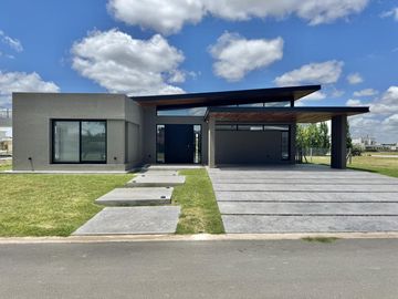 Casa en venta Barrio Lagos de Canning