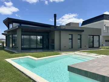 Casa en venta Barrio Lagos de Canning