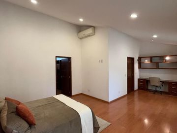 CASA EN VENTA EN BUGAMBILIAS ZAPOPAN