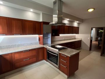 CASA EN VENTA EN BUGAMBILIAS ZAPOPAN