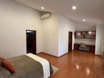 CASA EN VENTA EN BUGAMBILIAS ZAPOPAN