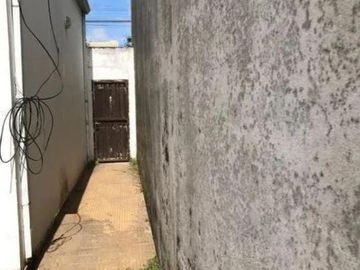 Casa en venta - 3 Dormitorios 1 Baño - 200 mts2 - La Plata