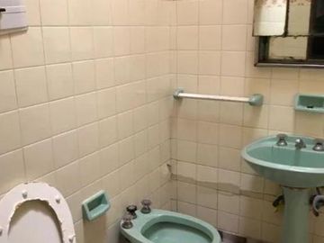 Casa en venta - 3 Dormitorios 1 Baño - 200 mts2 - La Plata