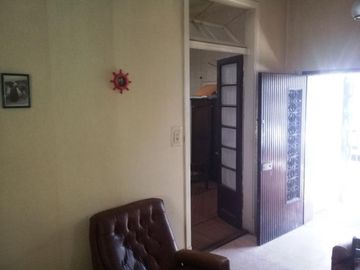Casa en venta - 3 Dormitorios 1 Baño - 200 mts2 - La Plata