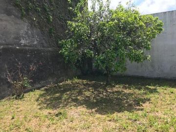 Casa en venta - 3 Dormitorios 1 Baño - 200 mts2 - La Plata