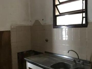 Casa en venta - 3 Dormitorios 1 Baño - 200 mts2 - La Plata