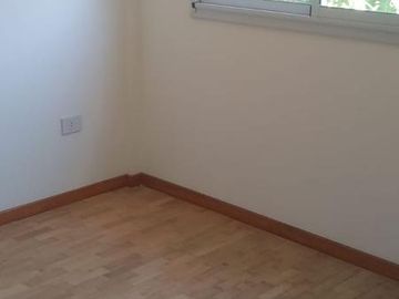 Dúplex en venta - 2 dormitorios 1 baño - cochera - 83mts2 - Los Hornos, La Plata