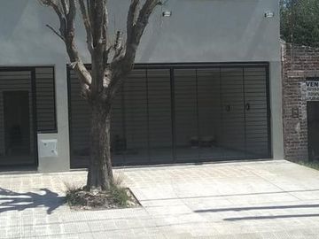 Dúplex en venta - 2 dormitorios 1 baño - cochera - 83mts2 - Los Hornos, La Plata
