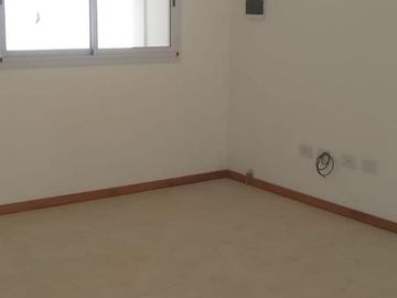 Dúplex en venta - 2 dormitorios 1 baño - cochera - 83mts2 - Los Hornos, La Plata