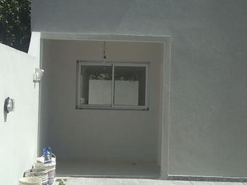 Dúplex en venta - 2 dormitorios 1 baño - cochera - 83mts2 - Los Hornos, La Plata