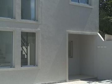 Dúplex en venta - 2 dormitorios 1 baño - cochera - 83mts2 - Los Hornos, La Plata