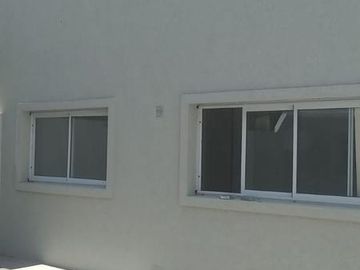 Dúplex en venta - 2 dormitorios 1 baño - cochera - 83mts2 - Los Hornos, La Plata