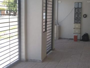 Dúplex en venta - 2 dormitorios 1 baño - cochera - 83mts2 - Los Hornos, La Plata