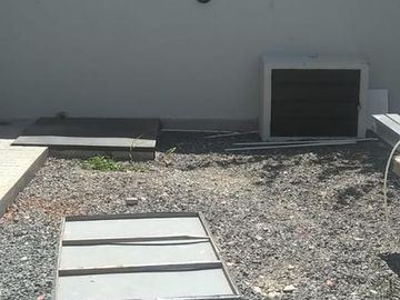 Dúplex en venta - 2 dormitorios 1 baño - cochera - 83mts2 - Los Hornos, La Plata