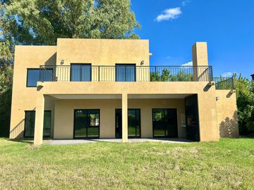 Venta Casa en Eucaliptus Haras Santa Maria Escobar
