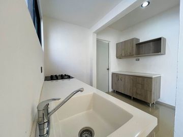 Casa en Venta En Ciudad Caucel remodelada con 2 habitaciones y 2 baños