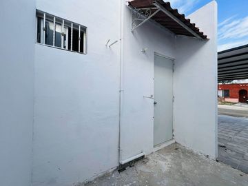 Casa en Venta En Ciudad Caucel remodelada con 2 habitaciones y 2 baños