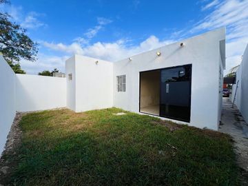 Casa en Venta En Ciudad Caucel remodelada con 2 habitaciones y 2 baños