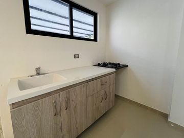 Casa en Venta En Ciudad Caucel remodelada con 2 habitaciones y 2 baños