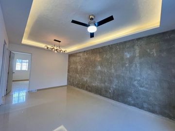 Casa en Venta En Ciudad Caucel remodelada con 2 habitaciones y 2 baños